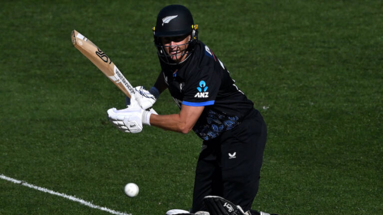 England Opt to Bowl in T20I Opener Against New Zealand at Derby