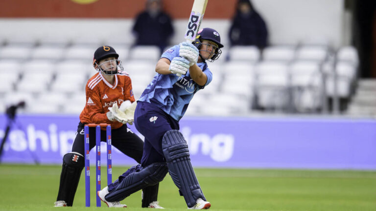 Warwickshire Secure Narrow Victory Over Yorkshire in Metro Bank One-Day Cup