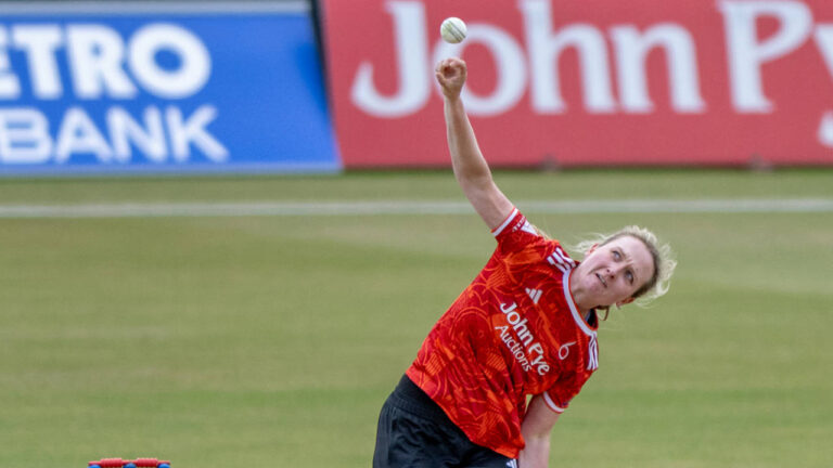 Charley Phillips Stars as The Blaze Extend Lead in Metro Bank One-Day Cup